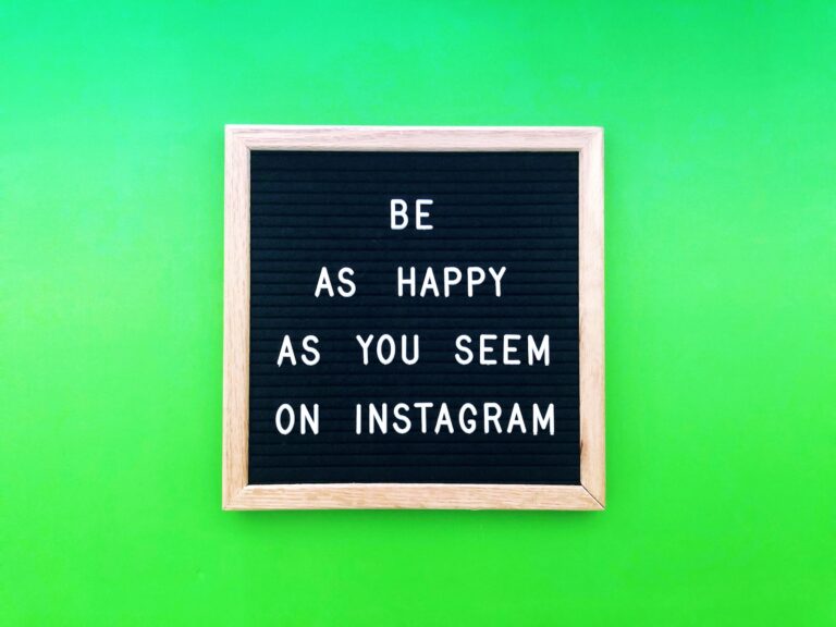 Be as happy as you seem on Instagram · Fotografía Envato Elementes